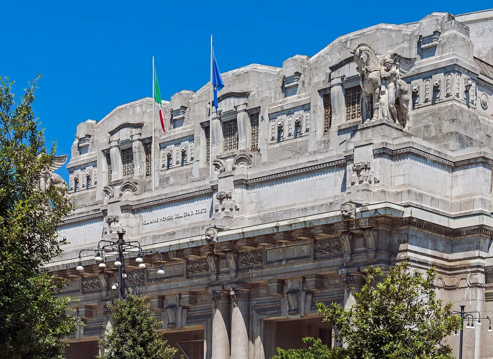Upper front facade of Milano Centrale railway station
