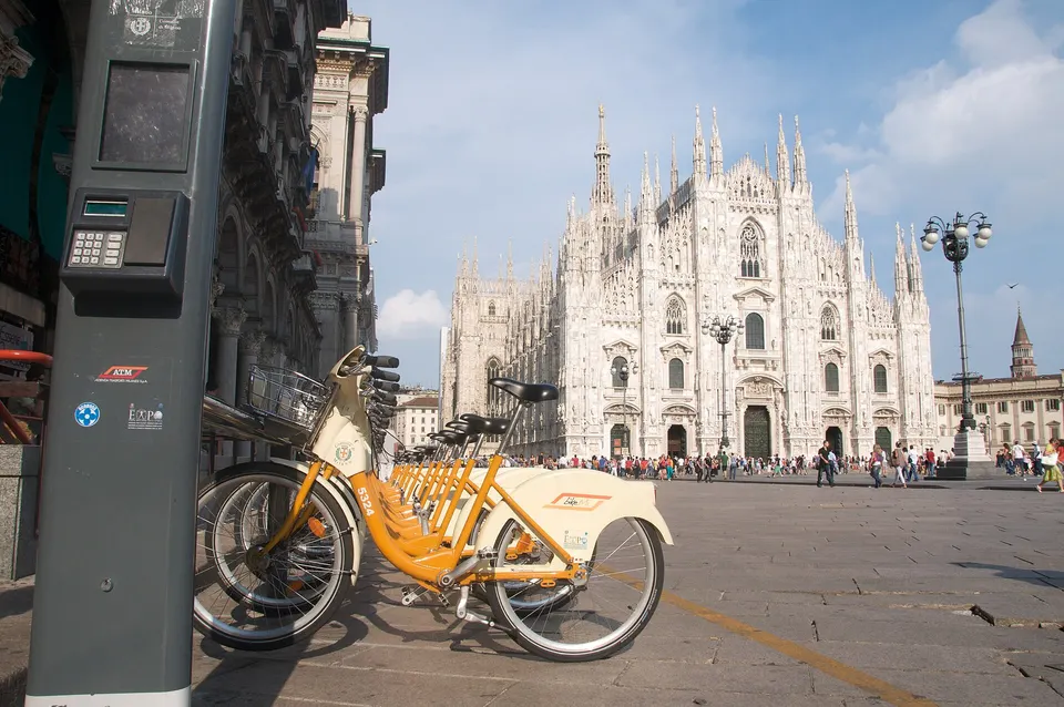 Bikemi bike sharing station in piazza del duomo, Milan