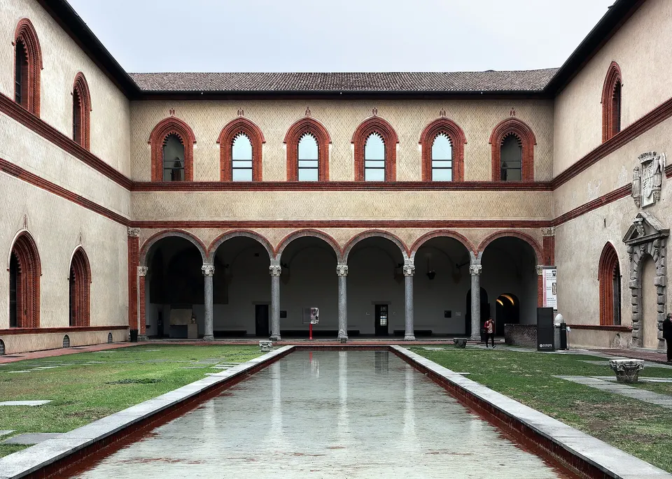 Castello Sforzesco - Portico dell'elefante.
